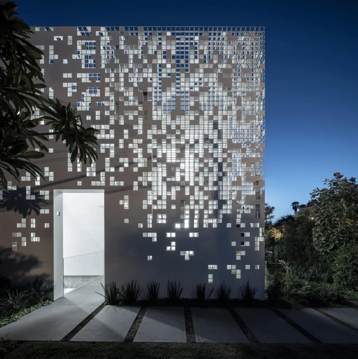 BIM建筑|一堵“逐渐消失”的墙，溶解像素屋 / Anderman Architects