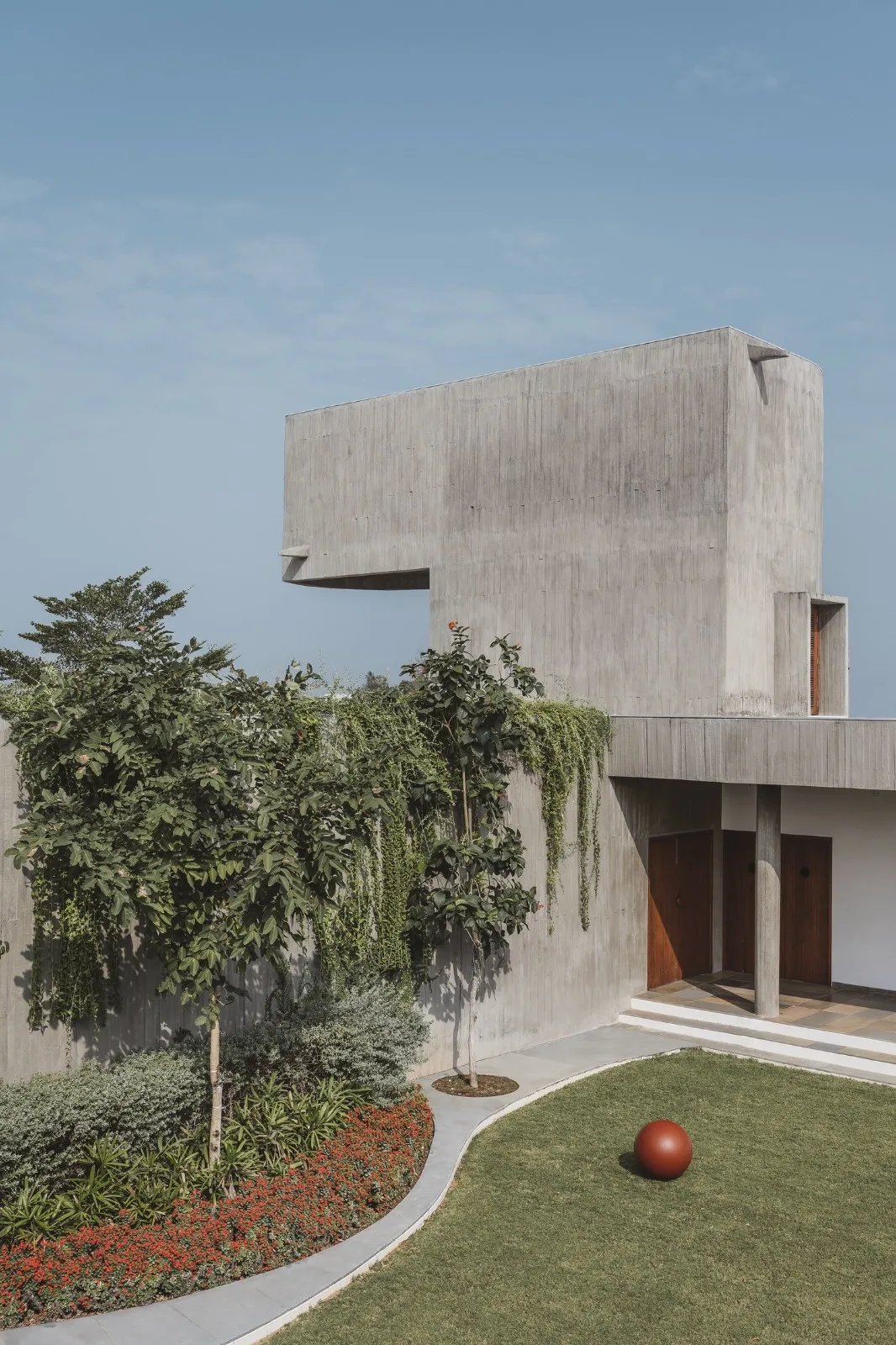 BIM建筑|围合之家 / Design Ni Dukaan
