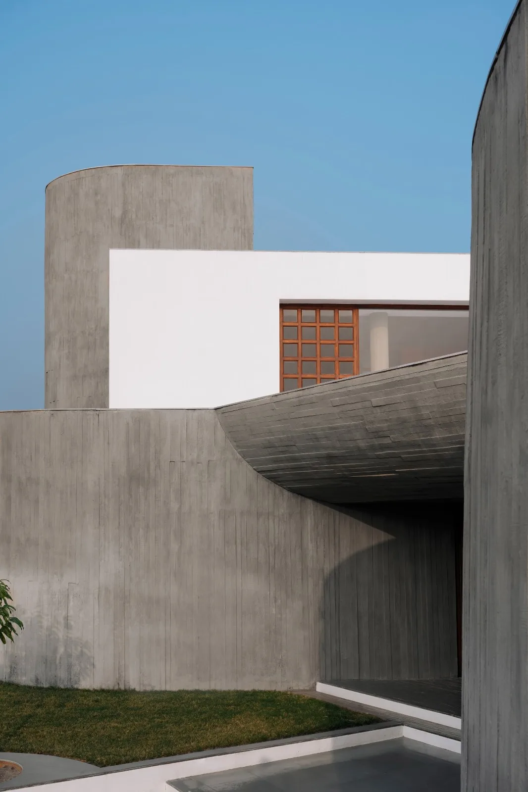 BIM建筑|围合之家 / Design Ni Dukaan