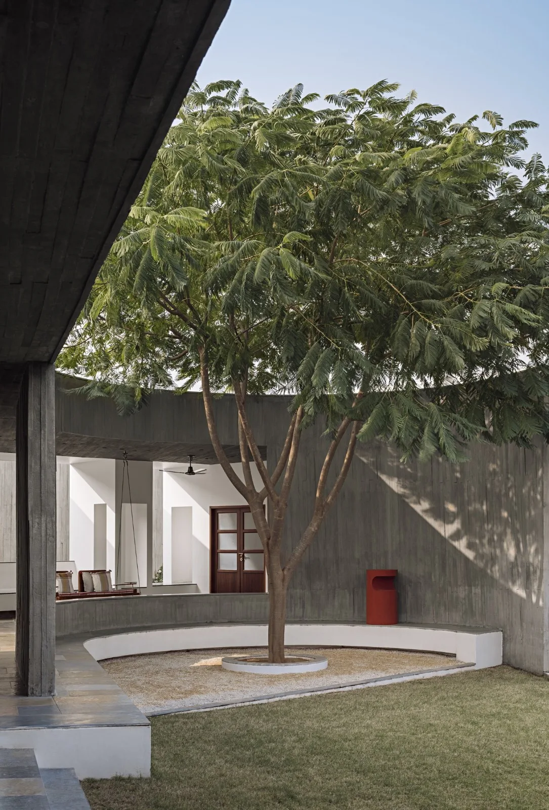 BIM建筑|围合之家 / Design Ni Dukaan