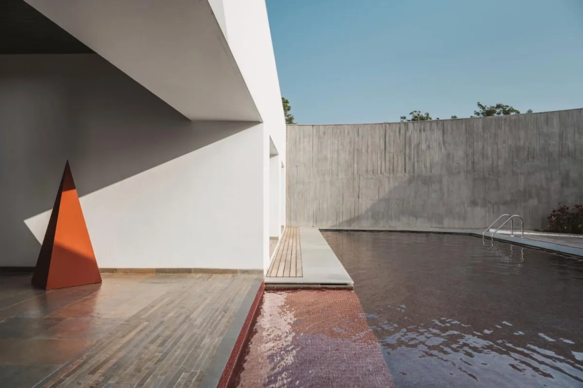 BIM建筑|围合之家 / Design Ni Dukaan