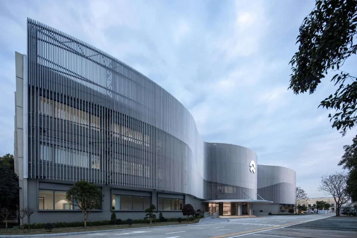 BIM建筑|蔚来交付中心 / Kokaistudios