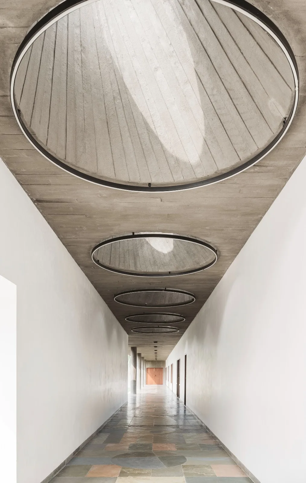 BIM建筑|围合之家 / Design Ni Dukaan