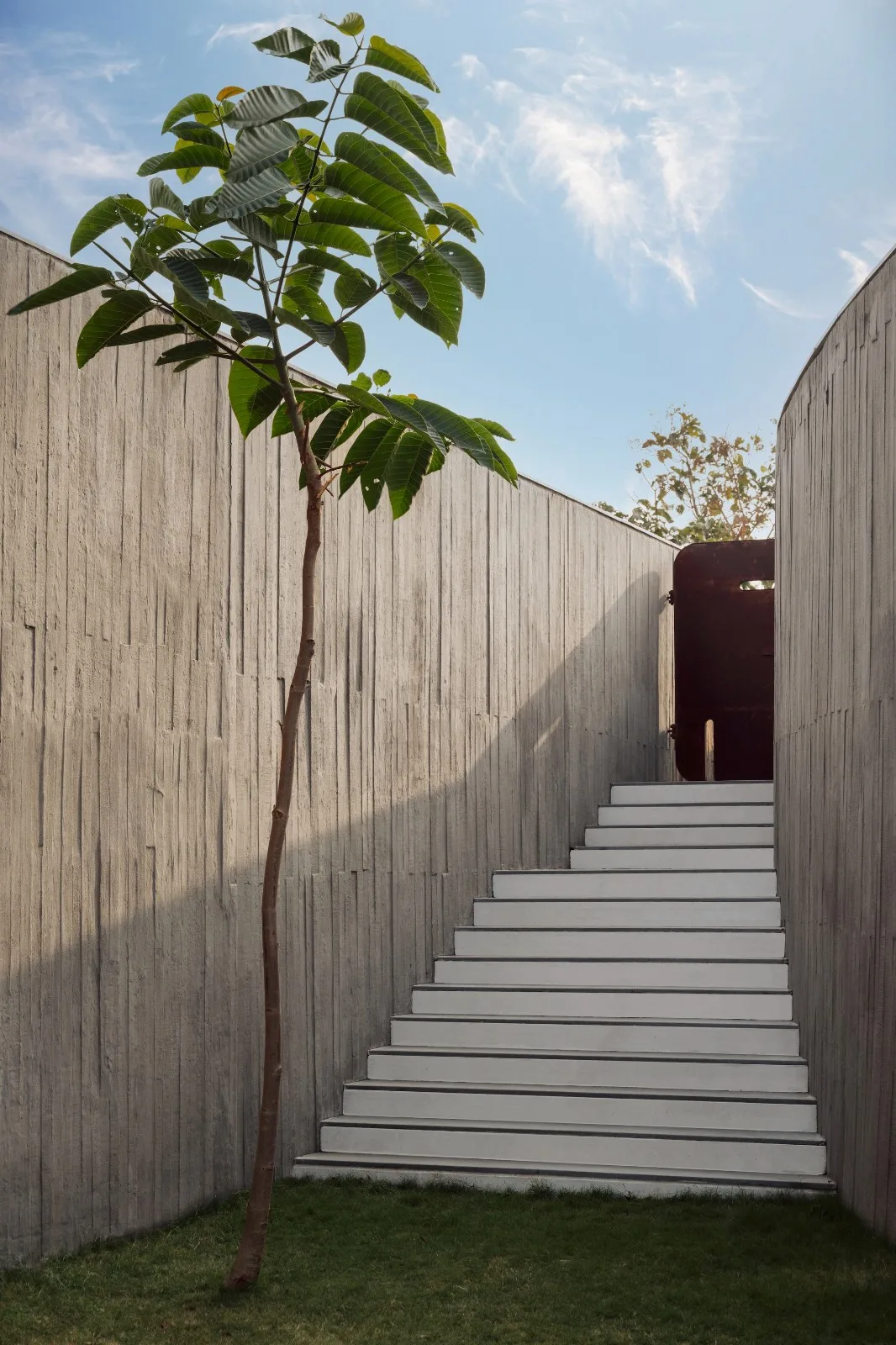 BIM建筑|围合之家 / Design Ni Dukaan