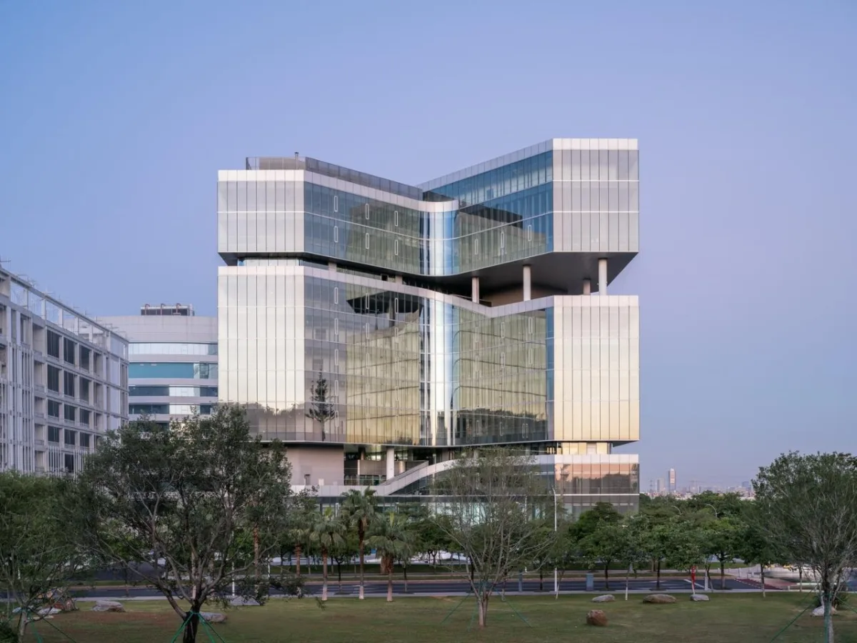 BIM建筑|粤港澳大湾区高性能医疗器械创新中心 / 海茵建筑