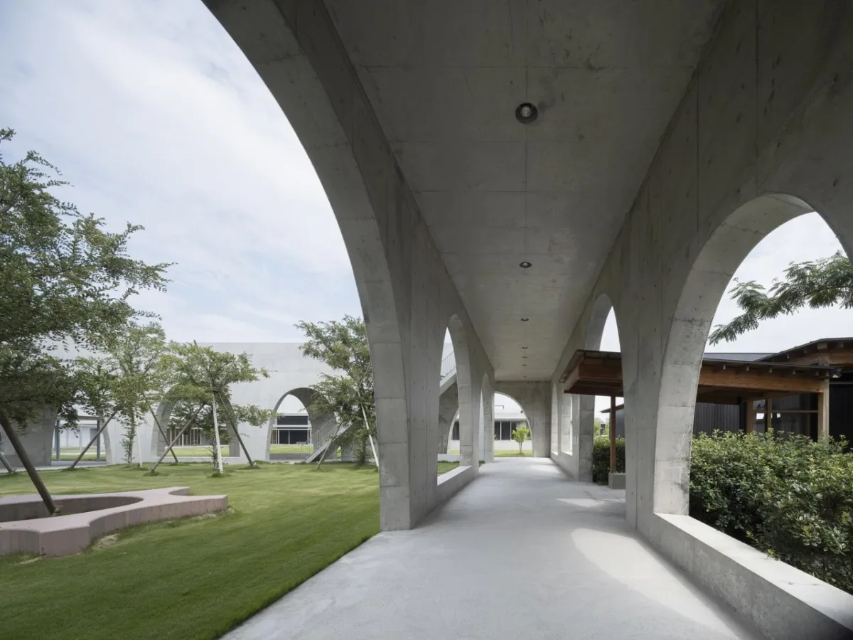 BIM建筑|组团式校园，广岛叡智学院 / CAn