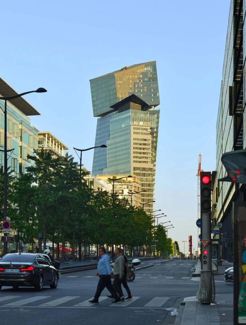 BIM建筑|让·努维尔在巴黎完成倾斜的摩天大楼