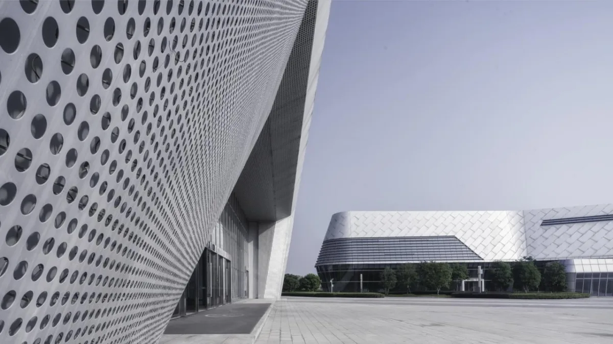 BIM建筑|自由 动感 科技：株洲汽博园交易中心一体化设计探讨 / 罗劲工作室
