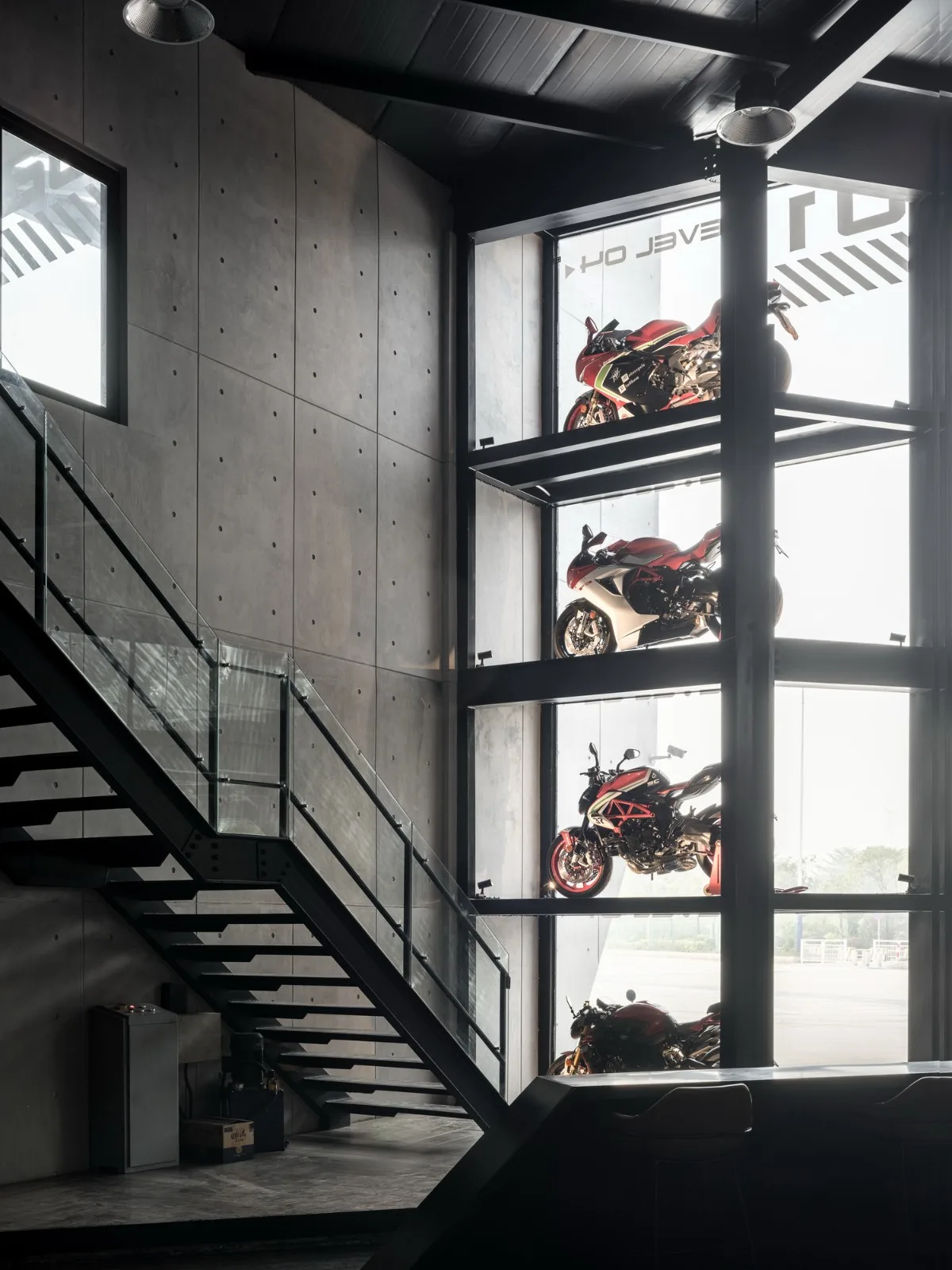 BIM建筑|机器与隐喻的诗学：顺德EW机车展厅 / SN-A超然建筑