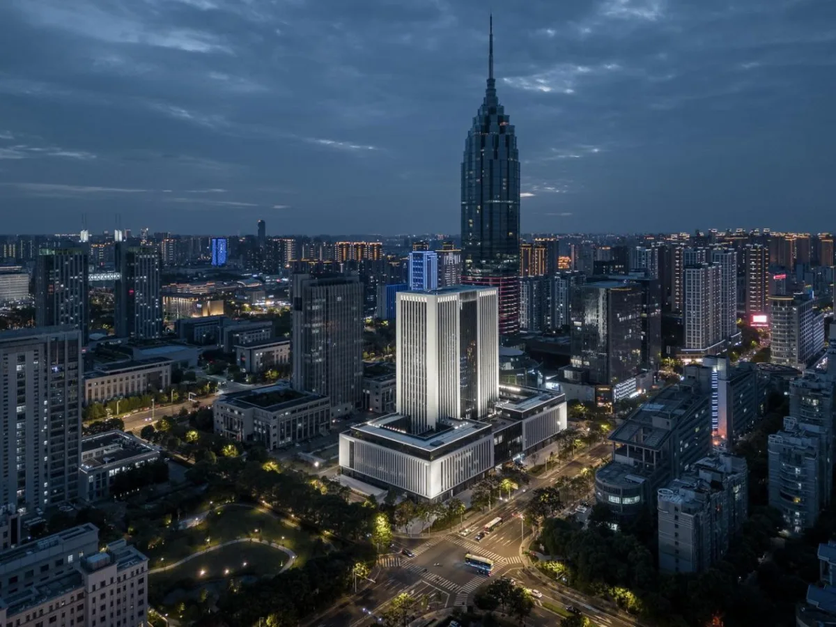 BIM建筑|龙城中轴华彩篇章·龙锦大厦 / 简和建筑