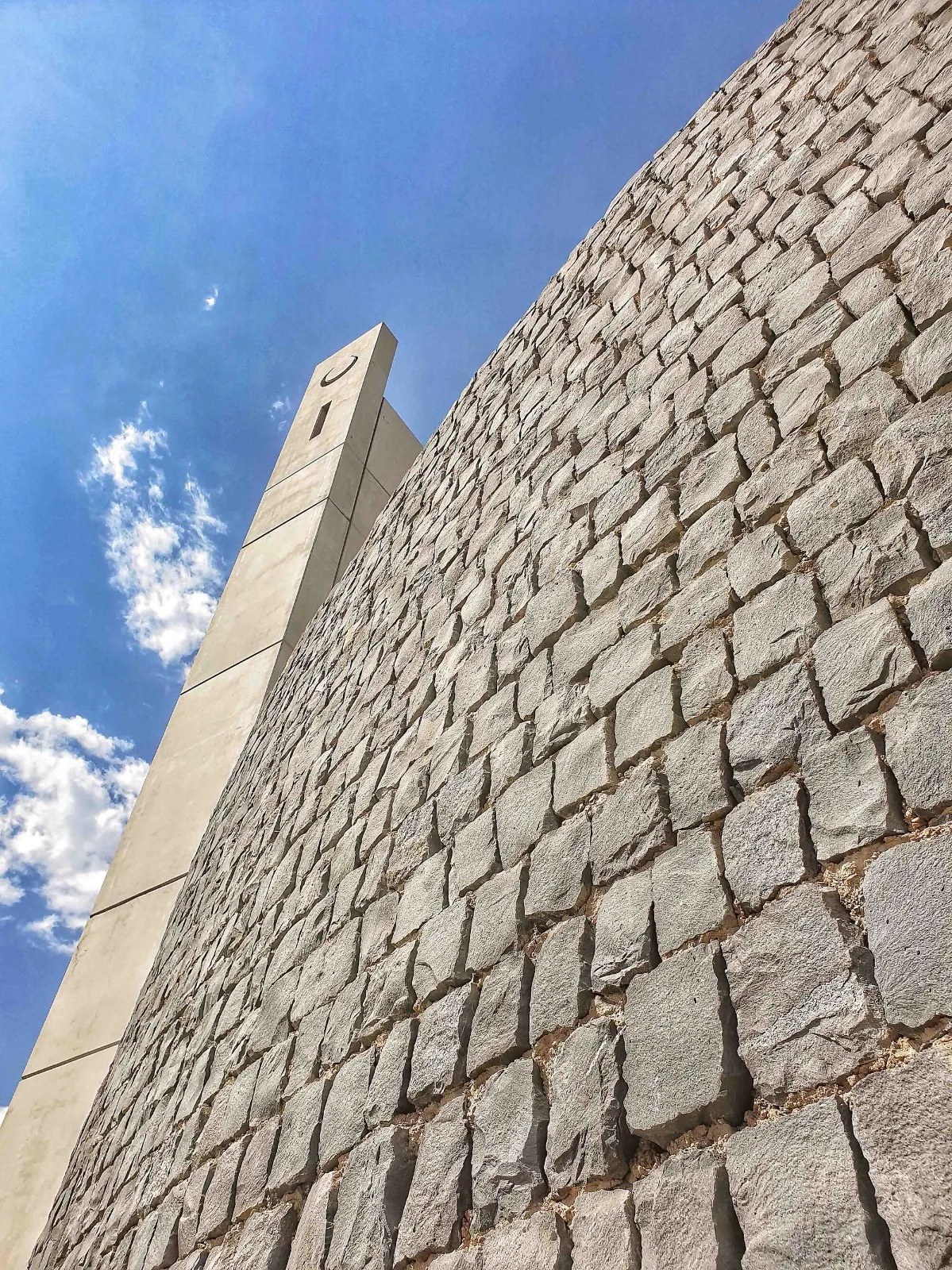 BIM建筑|光与石，Al Gharra 清真寺 / Mohammed Ibrahim Shafee Architectural Office
