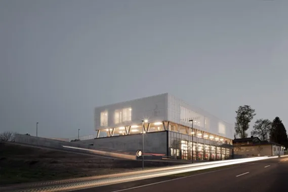 BIM建筑|伍尔夫工作室设计穿孔金属消防站