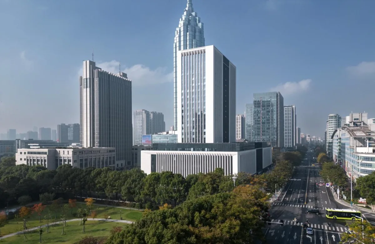 BIM建筑|龙城中轴华彩篇章·龙锦大厦 / 简和建筑