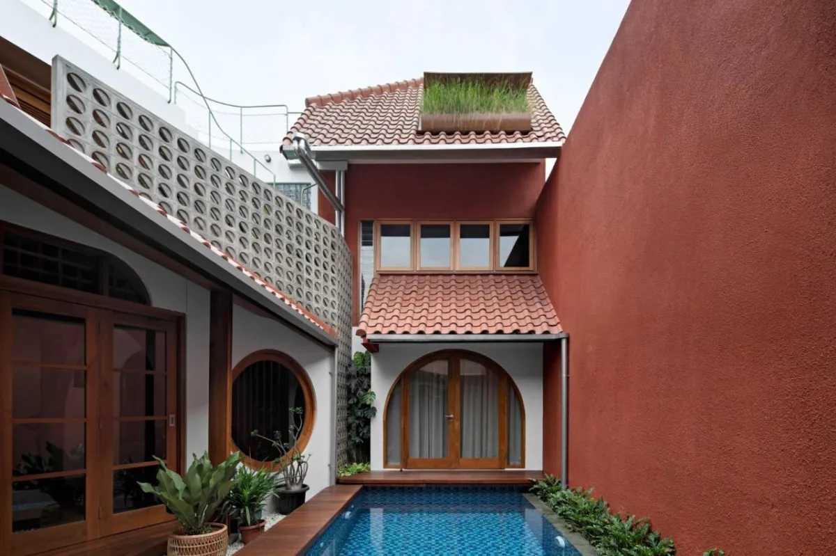 BIM建筑|爪哇屋顶+旋转房间，分心的房子 / Ismail Solehudin Architecture