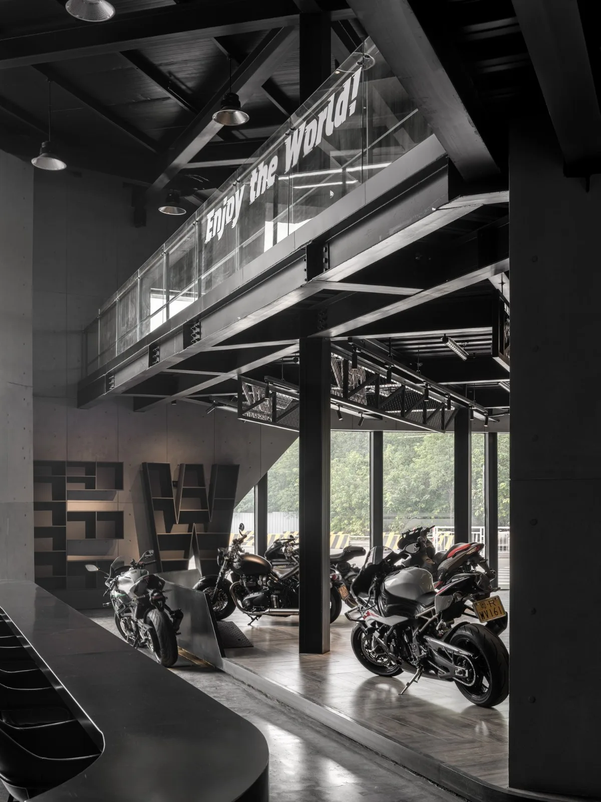 BIM建筑|机器与隐喻的诗学：顺德EW机车展厅 / SN-A超然建筑