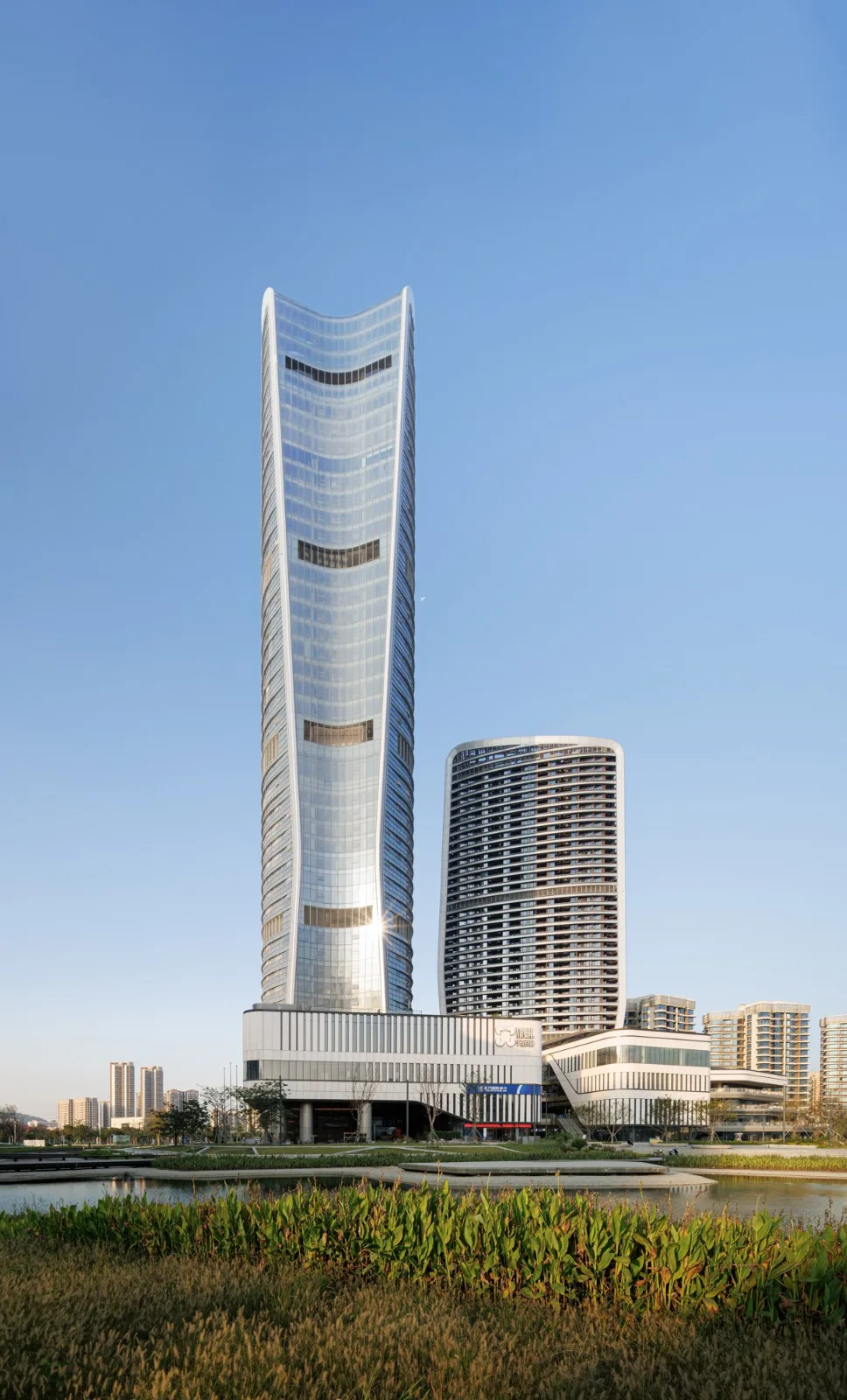 BIM建筑|金湾华发国际商务中心 / 10 Design