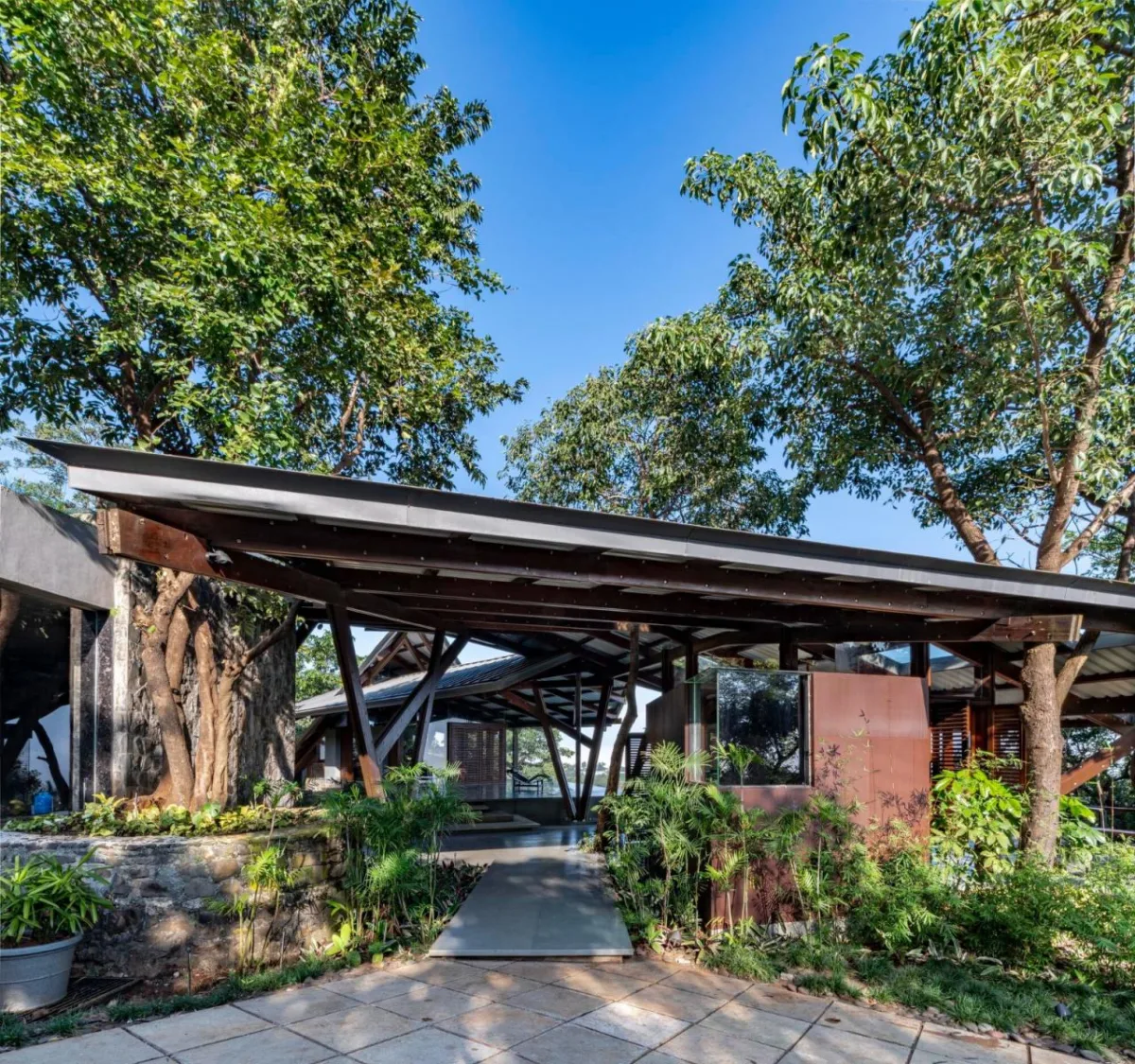BIM建筑|侧廊之屋 / Malik Architecture