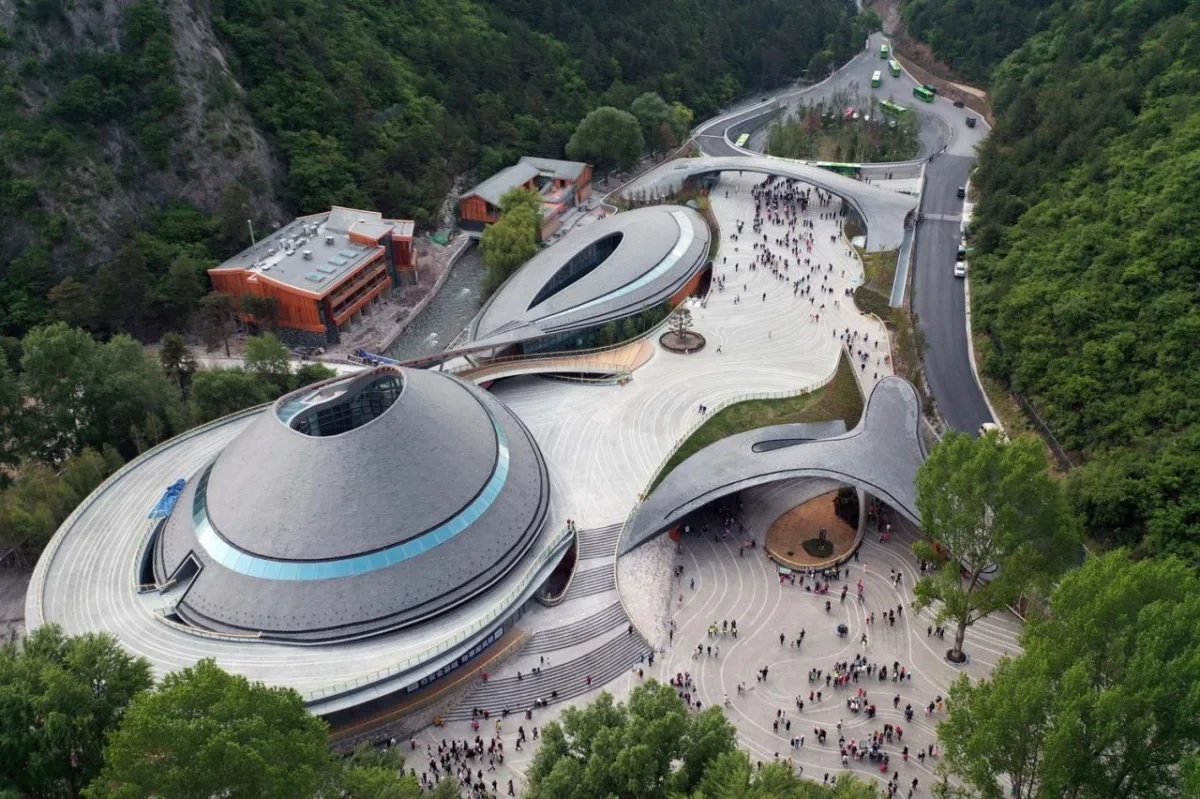 BIM建筑|九寨沟景区沟口立体式游客服务中心 / 清华大学建筑设计研究院