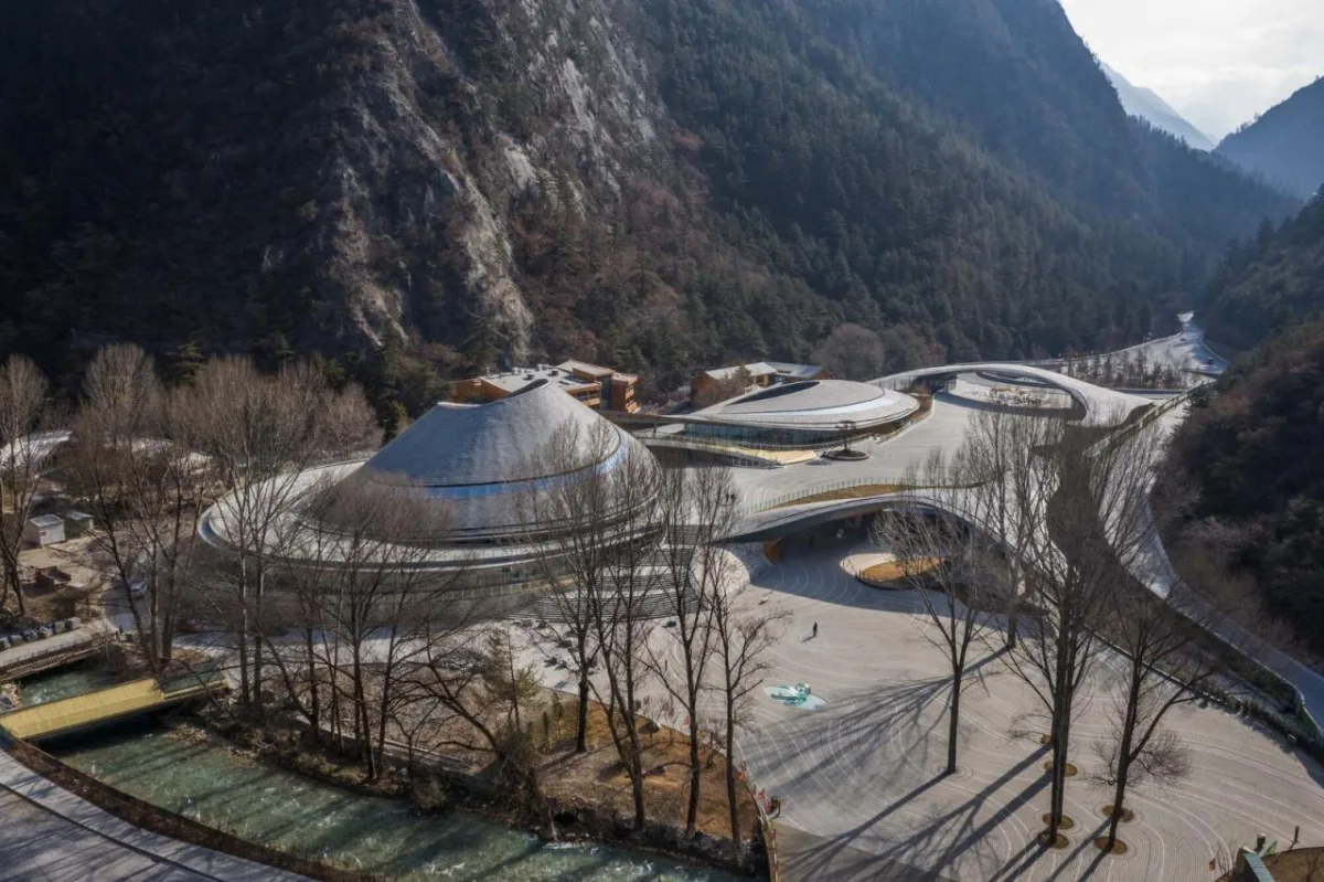 BIM建筑|九寨沟景区沟口立体式游客服务中心 / 清华大学建筑设计研究院