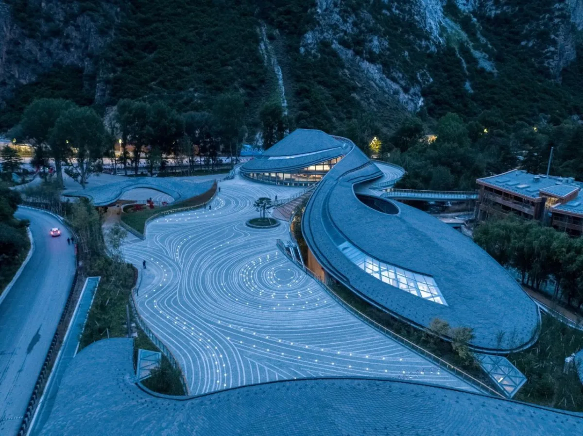BIM建筑|九寨沟景区沟口立体式游客服务中心 / 清华大学建筑设计研究院