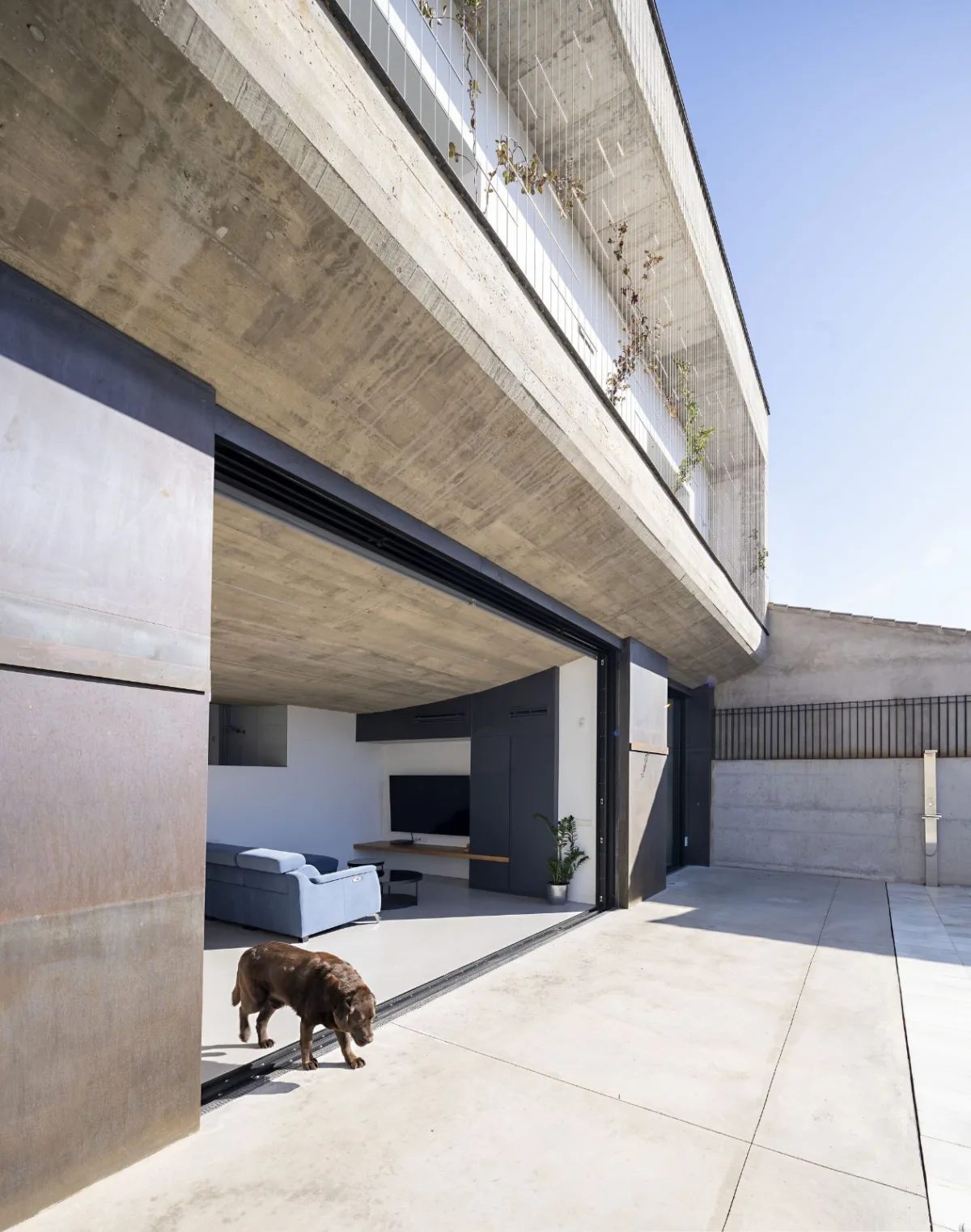 BIM建筑|混凝土外壳，NAU 住宅 / MUKA Arquitectura