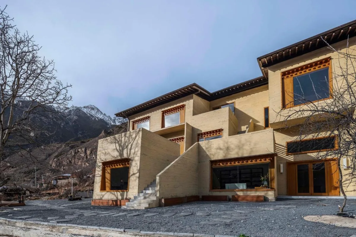 BIM建筑|雪山下的碉房-西藏嘎玛溪卡民宿 / hyperSity Architects