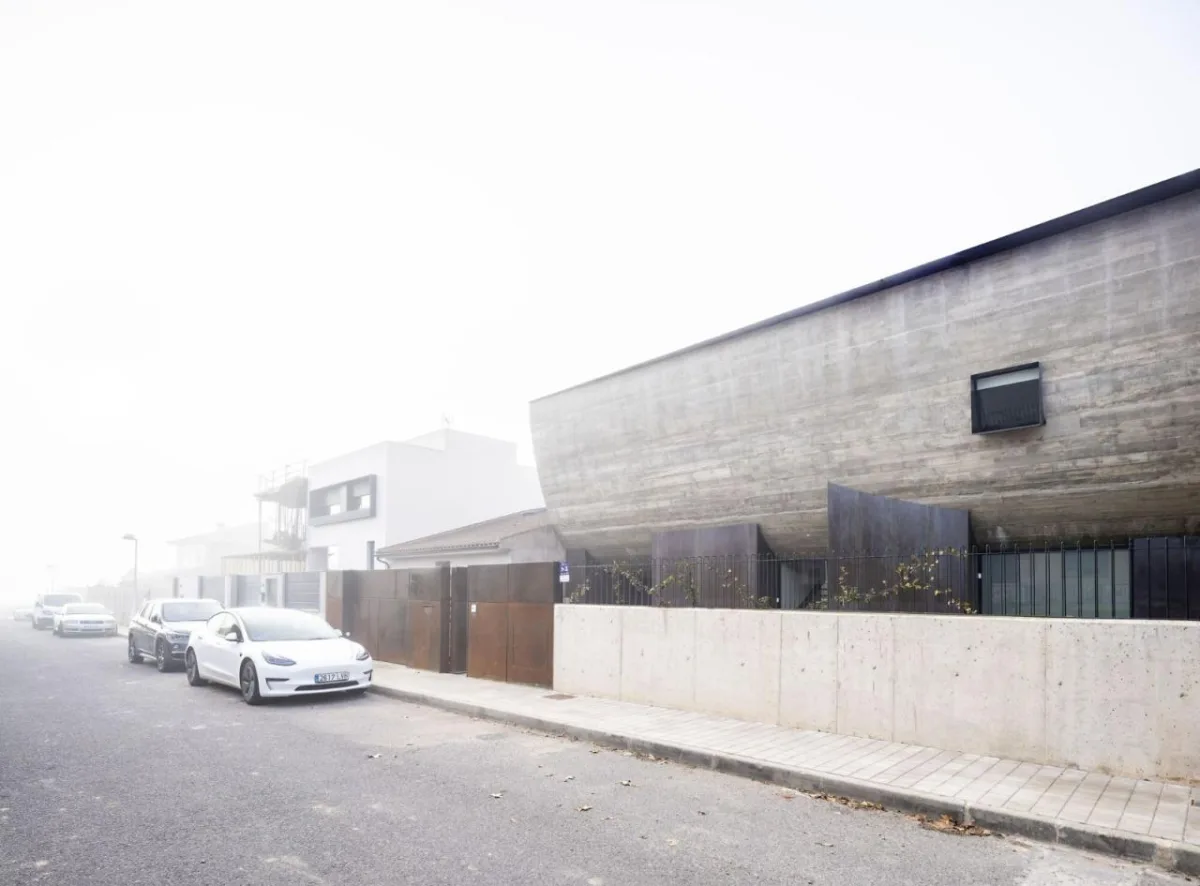 BIM建筑|混凝土外壳，NAU 住宅 / MUKA Arquitectura