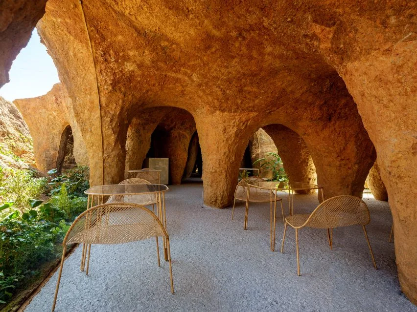BIM建筑|石上纯也设计泥土覆盖的地下房子和餐馆