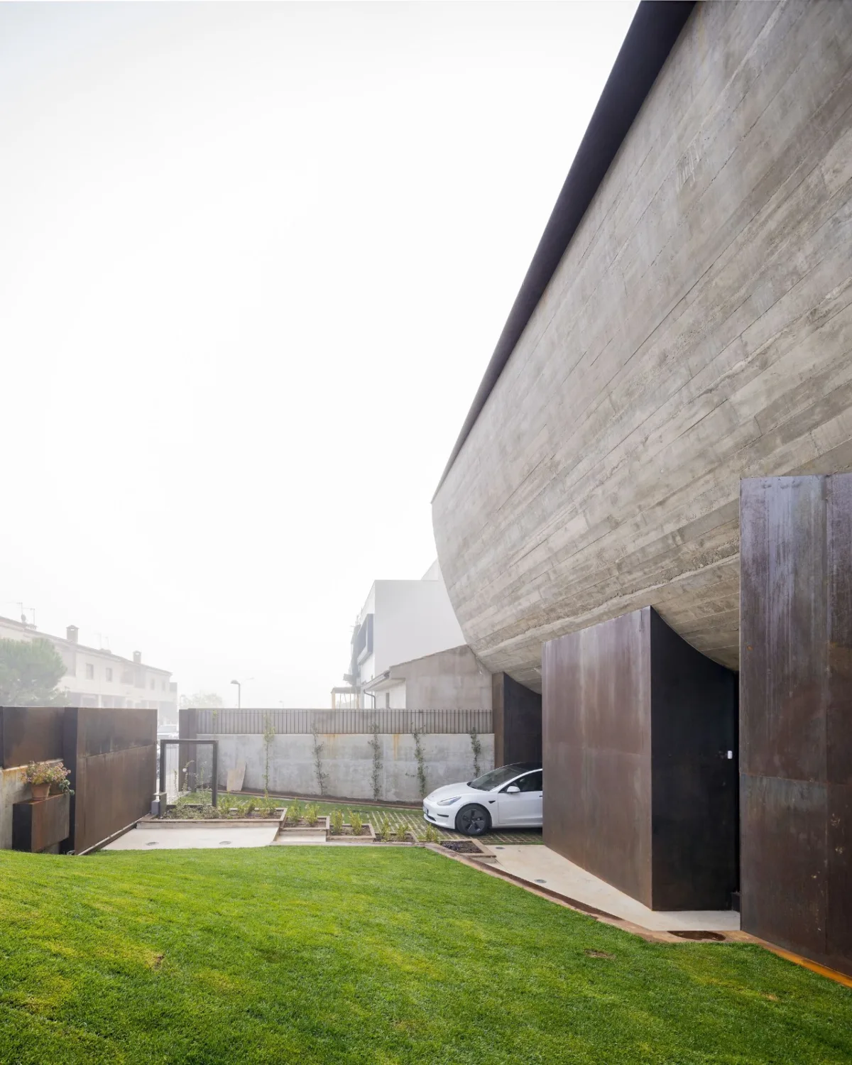 BIM建筑|混凝土外壳，NAU 住宅 / MUKA Arquitectura