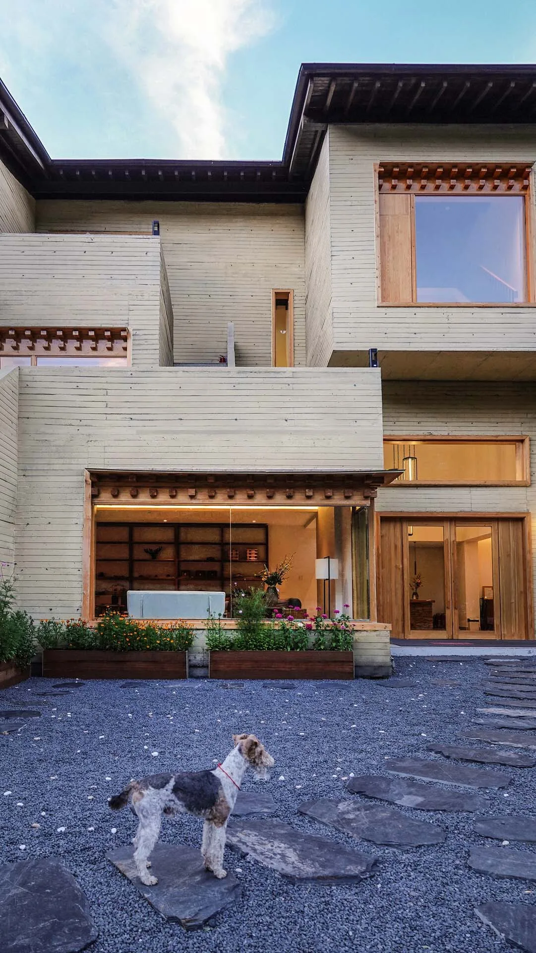 BIM建筑|雪山下的碉房-西藏嘎玛溪卡民宿 / hyperSity Architects