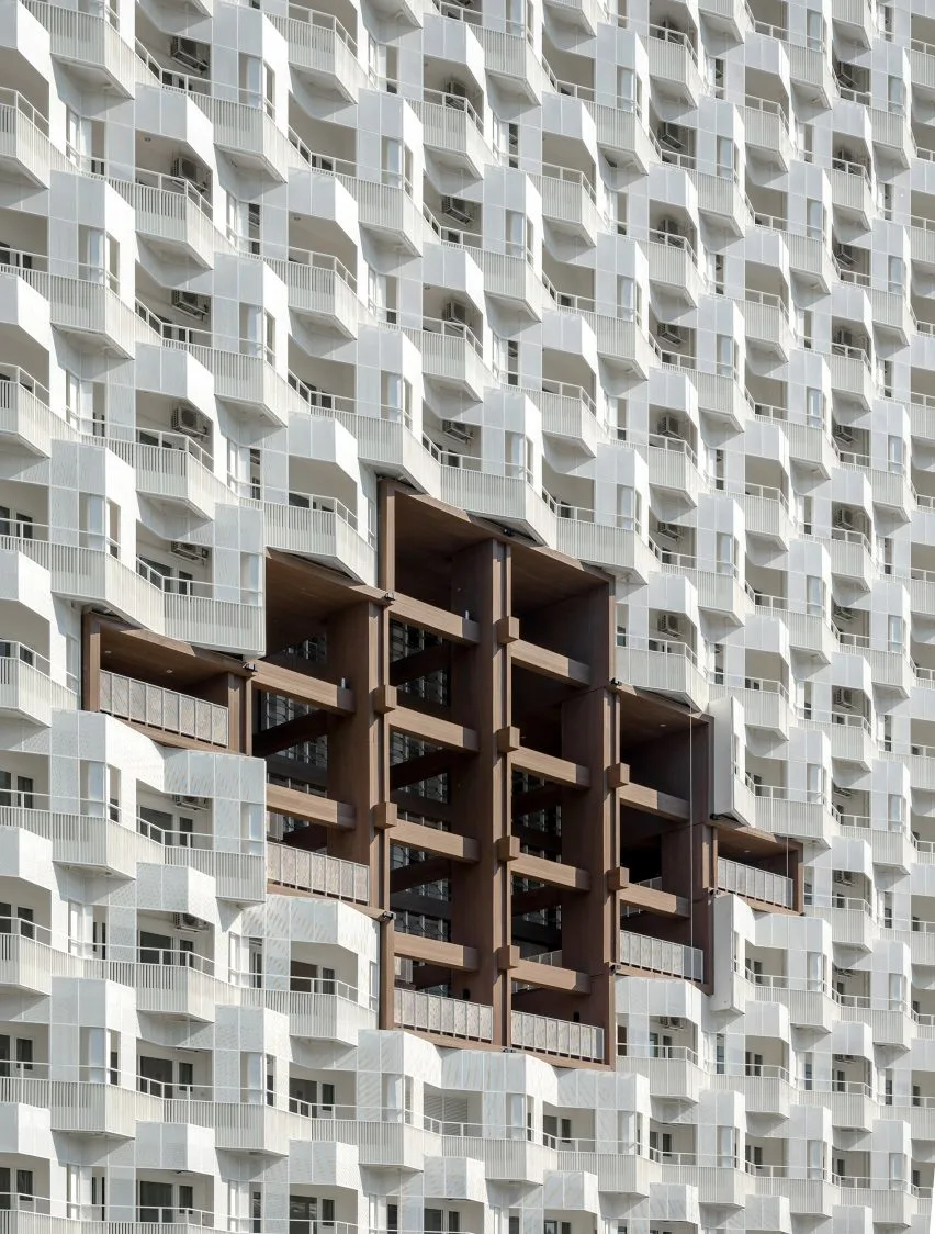 BIM建筑|泰国规划工作室设计立面曲折的公寓楼