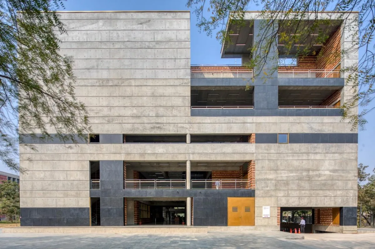 BIM建筑|艾哈迈达巴德大学中心 / Stephane Paumier Architects
