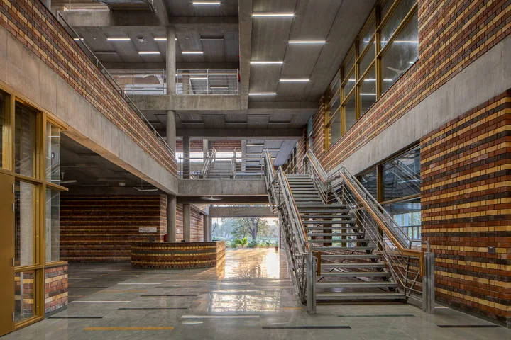 BIM建筑|艾哈迈达巴德大学中心 / Stephane Paumier Architects