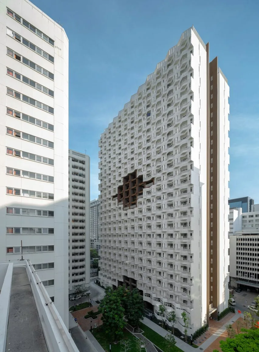 BIM建筑|泰国规划工作室设计立面曲折的公寓楼