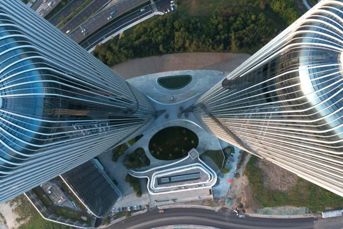 BIM建筑|钱江潮涌：杭州世茂智慧之门超高层城市综合体 / 姜平工作室