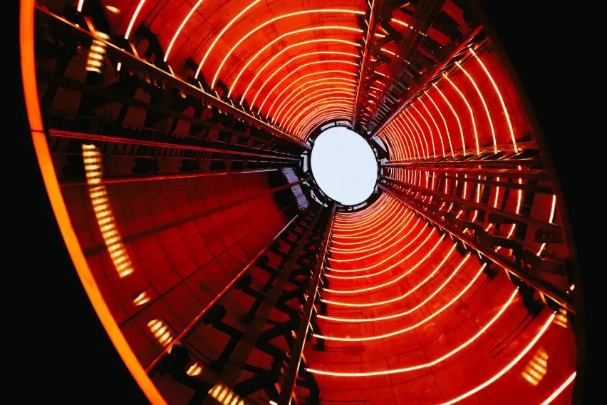 BIM建筑|巴特西电站烟囱的玻璃电梯开放