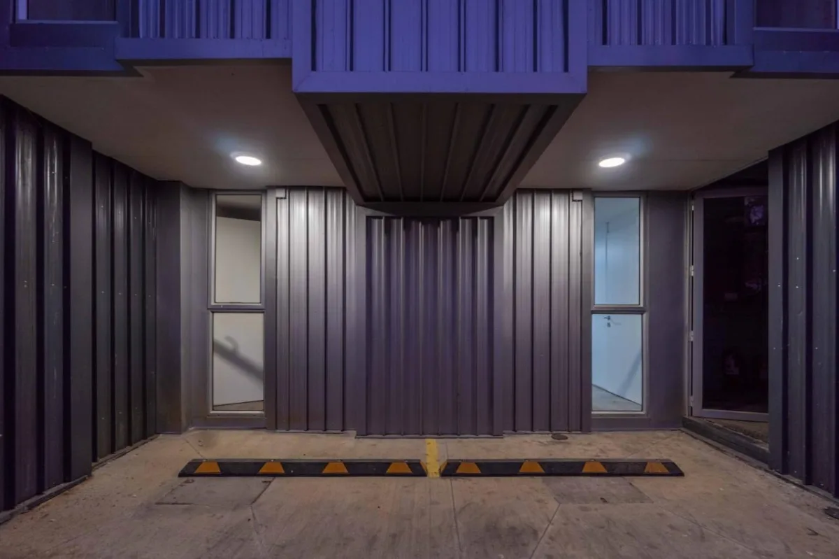 BIM建筑|集装箱宿舍 / Ian Hsü + Gabriel Rudolphy
