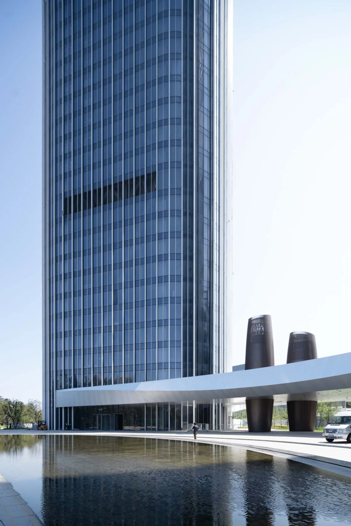BIM建筑|钱江潮涌：杭州世茂智慧之门超高层城市综合体 / 姜平工作室
