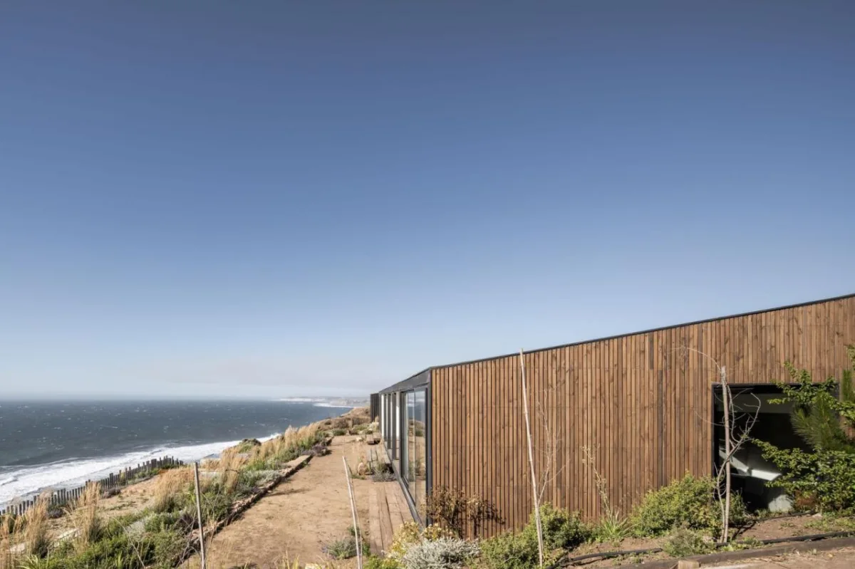 BIM建筑|拥抱海景：Pujol-Otaegui 住宅 / Raimundo Gutierrez Frías