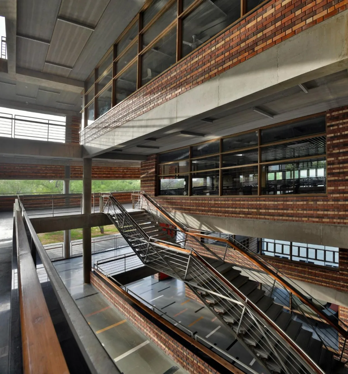 BIM建筑|艾哈迈达巴德大学中心 / Stephane Paumier Architects