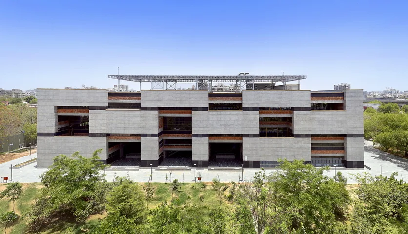 BIM建筑|艾哈迈达巴德大学中心 / Stephane Paumier Architects