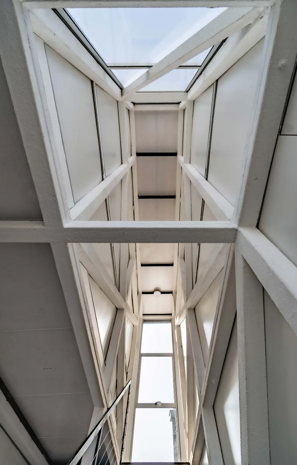 BIM建筑|集装箱宿舍 / Ian Hsü + Gabriel Rudolphy