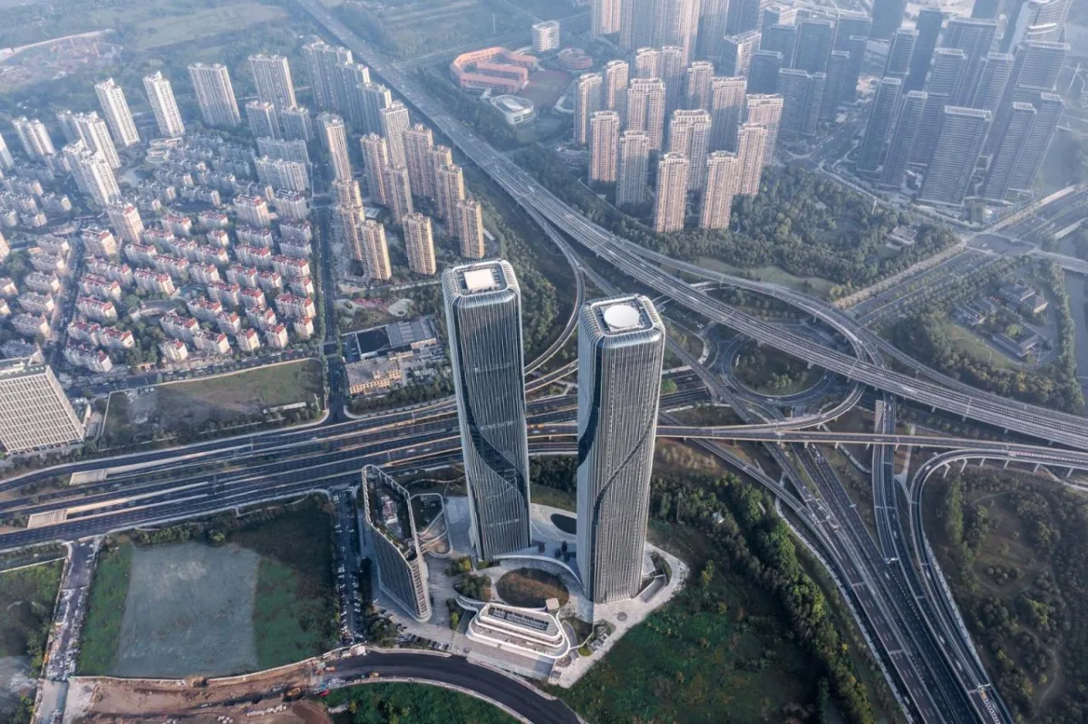 BIM建筑|钱江潮涌：杭州世茂智慧之门超高层城市综合体 / 姜平工作室