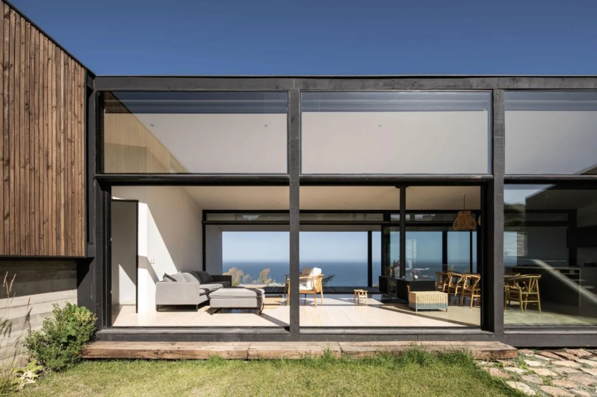 BIM建筑|拥抱海景：Pujol-Otaegui 住宅 / Raimundo Gutierrez Frías