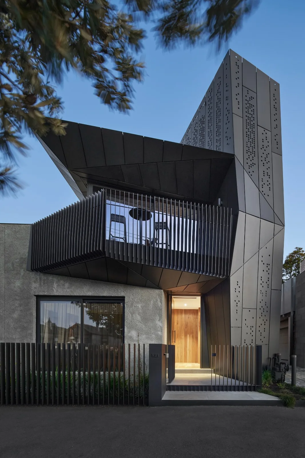 BIM建筑|戏剧化结构，哈洛德住宅 / Coy Yiontis Architects