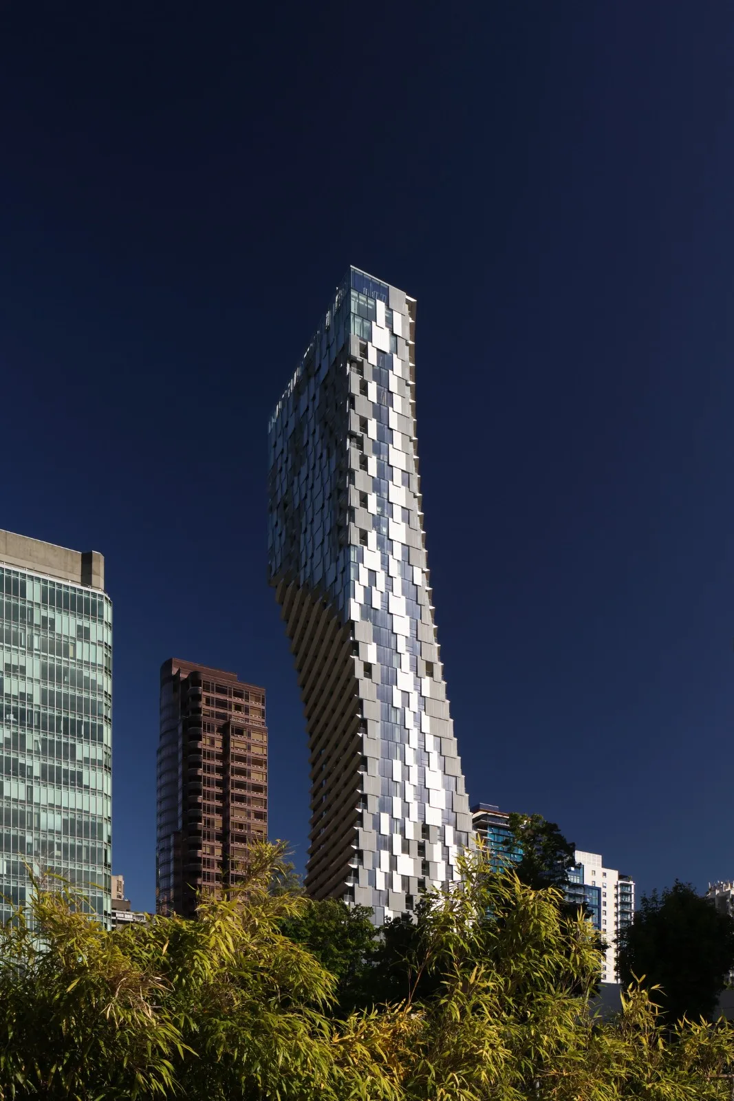 BIM建筑|突破性设计重塑城市天际线：北美艺术级豪宅“阿铂尼·隈研吾” / Westbank + 隈研吾