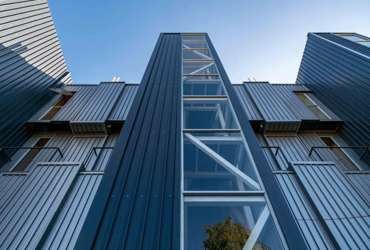 BIM建筑|集装箱宿舍 / Ian Hsü + Gabriel Rudolphy