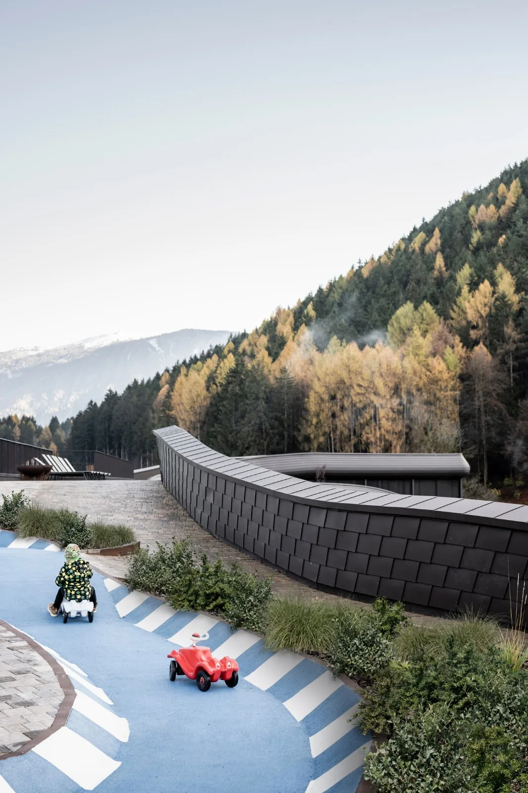 BIM建筑|金属皮肤，阿尔卑斯山下游乐场酒店 / noa* network of architecture