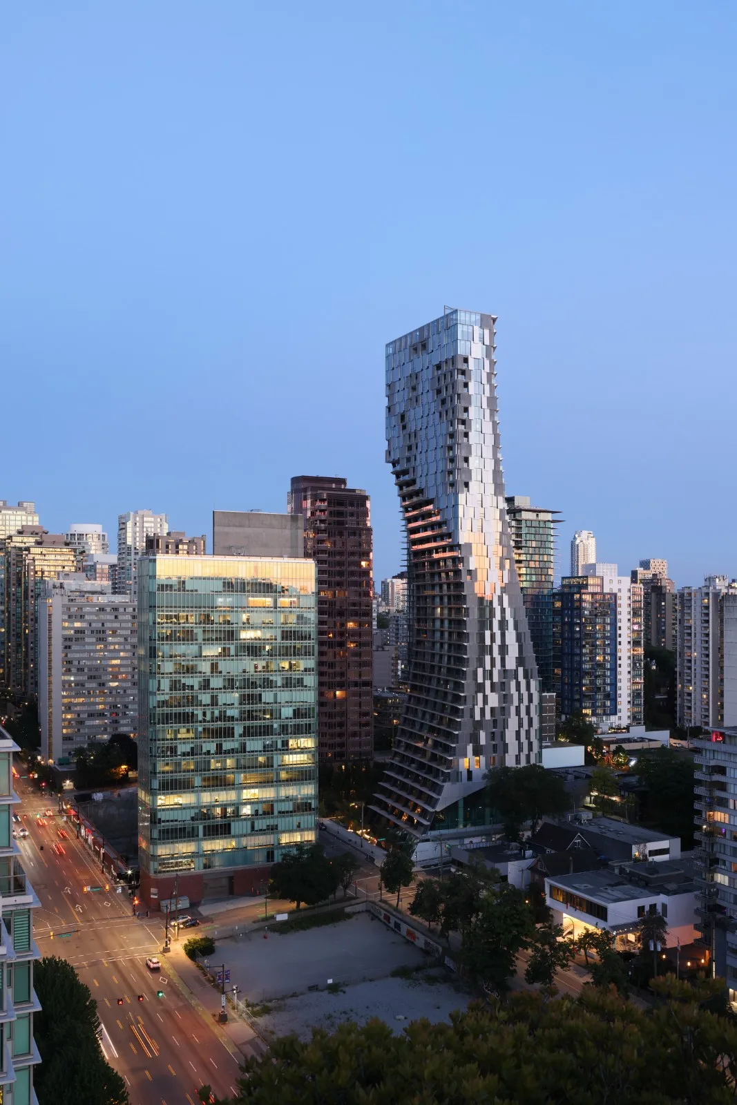 BIM建筑|突破性设计重塑城市天际线：北美艺术级豪宅“阿铂尼·隈研吾” / Westbank + 隈研吾