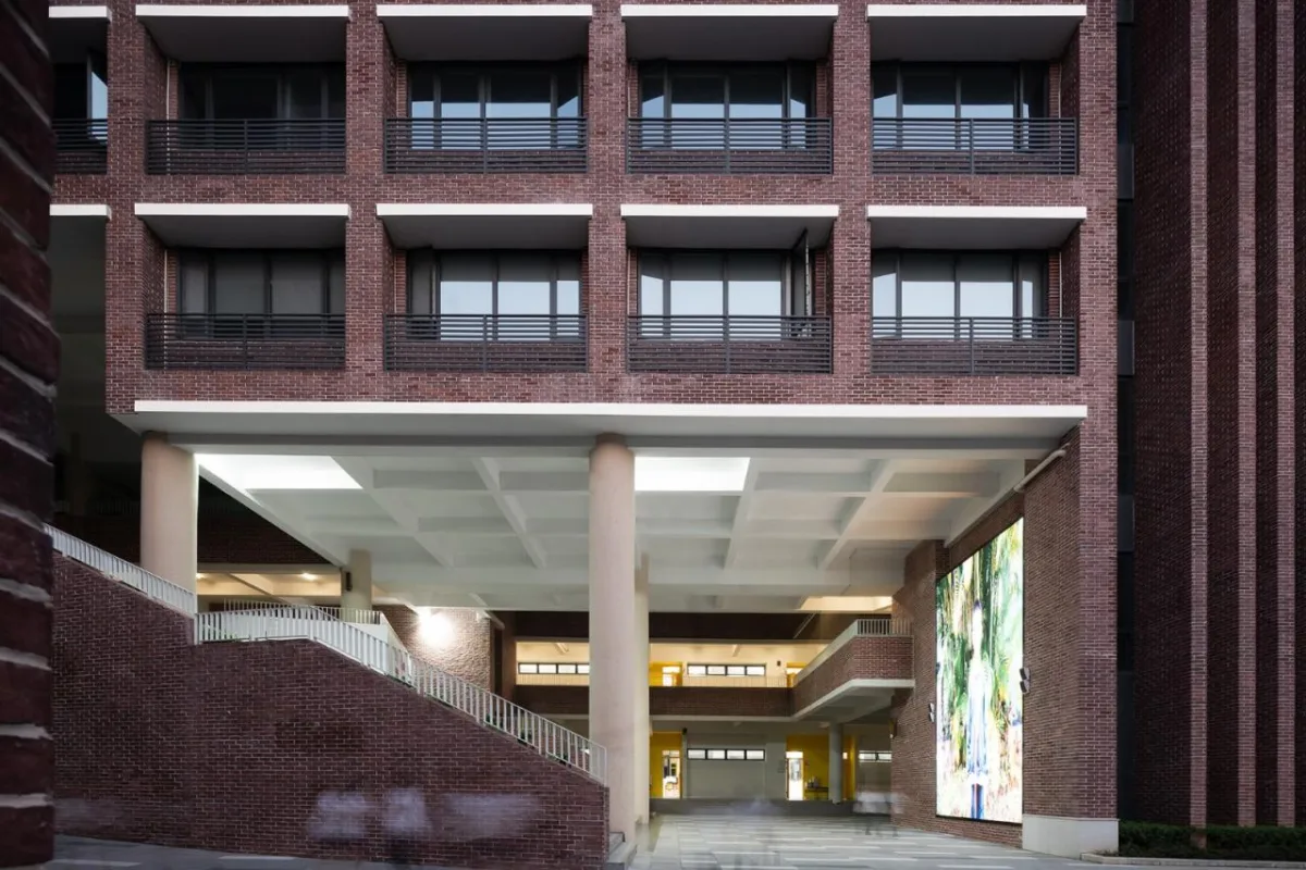 BIM建筑|几何秩序下的红砖魅力：惠州宏华学校 / 柏涛设计